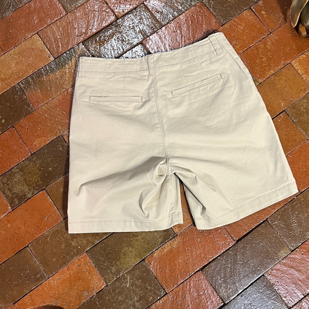 Lee khahi shorts size 6. Regular fit mid rise. 6” inseam - Picture 4 of 6